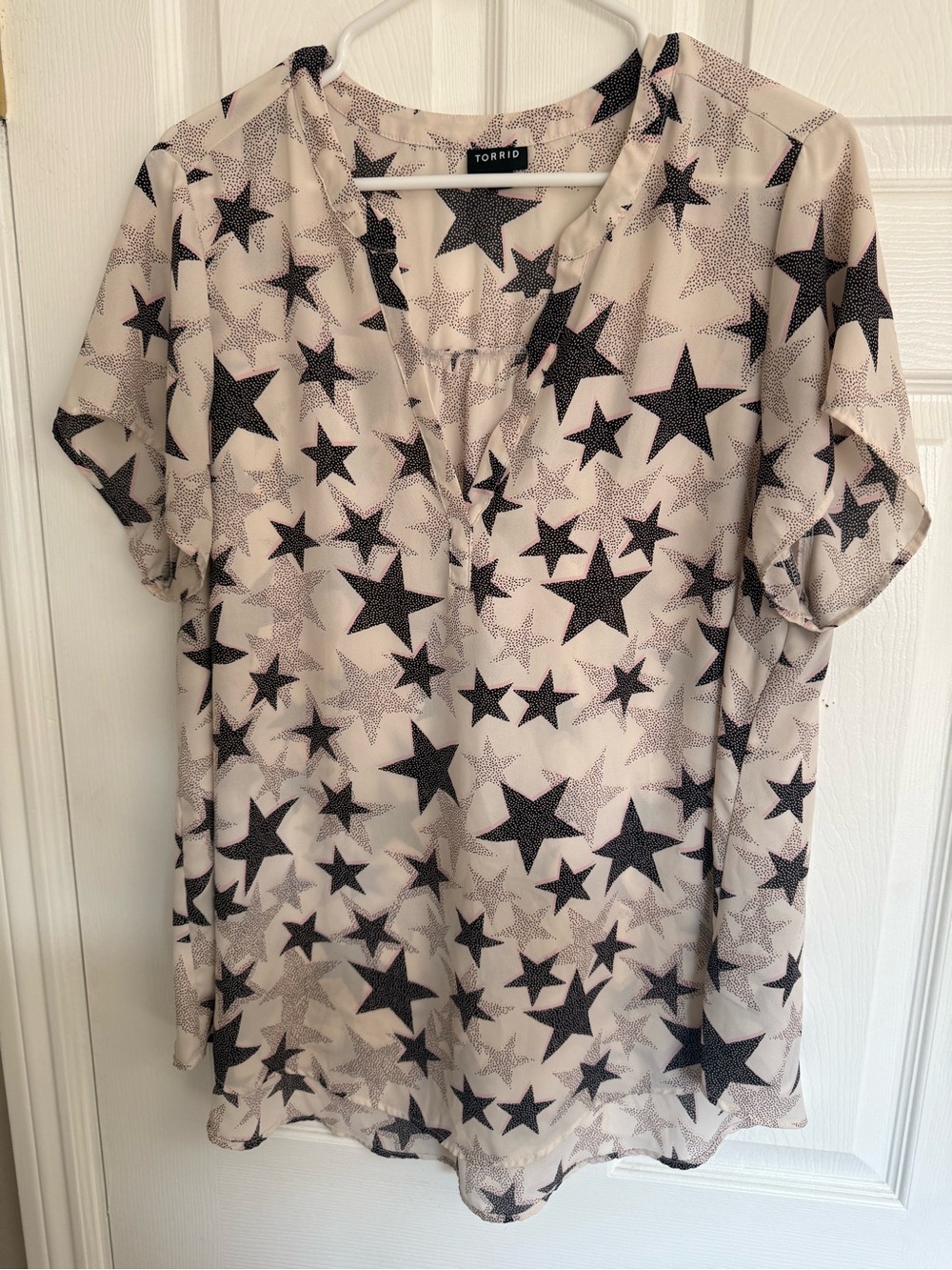 Torrid size 1  Beige Star Print Blouse - Short Sleeve Women’s Top